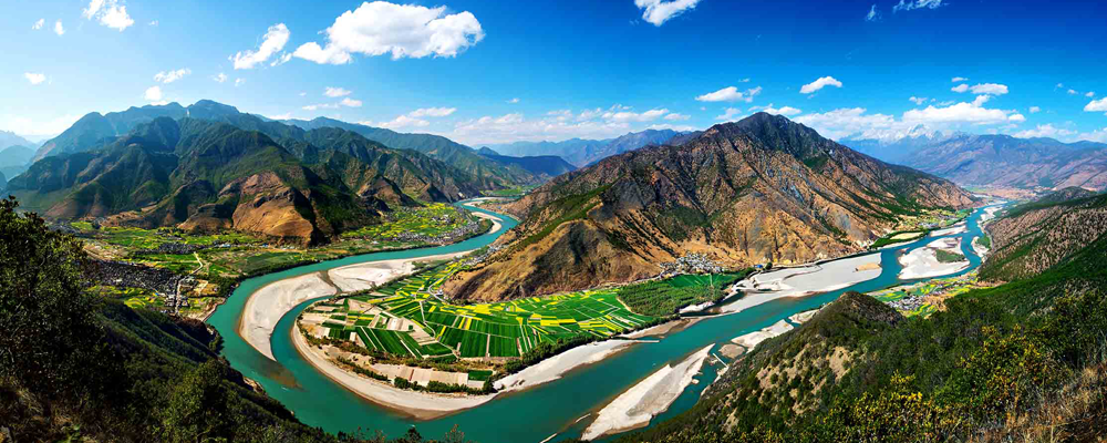 丽江最好的纳西家访估验地, 喜鹤纳溪人家位于丽江古城新义街，是您纳西家访，体验纳西文化的最佳选择，丽江古城的八大文化院落之一，丽江纳西人家民俗院落是丽江非遗文化传播地，是省级非遗项目，纳西东巴婚礼基地，丽江纳西家访电话：13988859033